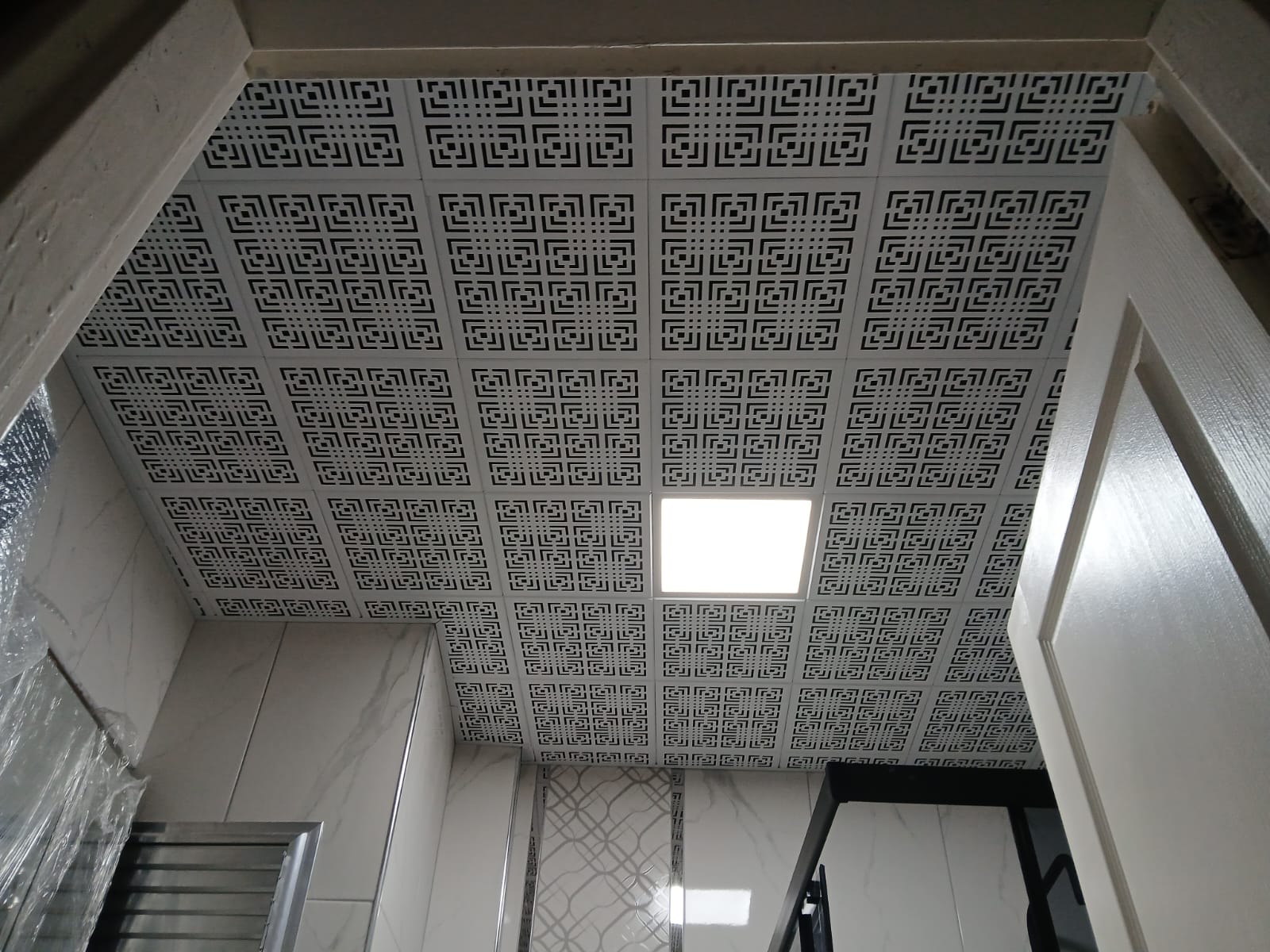 Ankara mutfak dolap krem cam kapak